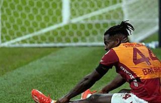 Michy Batshuayi penaltı kaçırdı