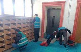 Hakkari’de yükümlüler cami temizledi