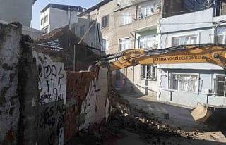 Osmangazi’de metruk bina temizliği