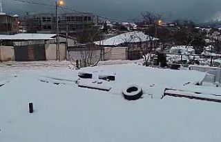 Sultangazi’de kar etkili oldu