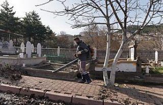 Melikgazi’de mezarlıklar bayrama hazır