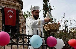 Minareden şeker yağdı