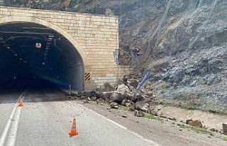 Gümüşhane’de tünel çıkışında heyelan