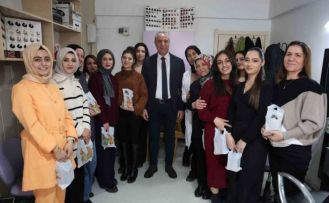 Elazığ’da kursiyer kadınlara hediye verildi