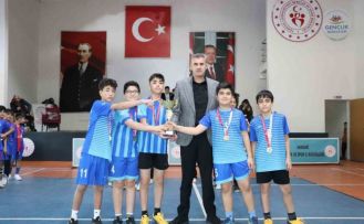 Hakkari’de badminton müsabakaları yapıldı