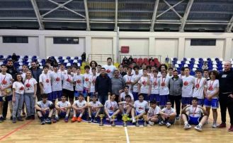 Basketler Yeşilay için atıldı