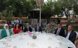 Bayburt’a vali olarak atanan Epcim onuruna veda yemeği