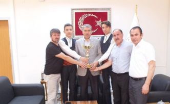 Şampiyon ekipten Müdür Tunç’a ziyaret