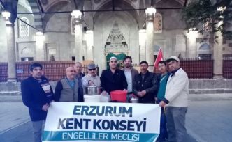 Engelliler Meclisi Aşure dağıttı
