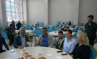 İzmirli ev hanımları Tatvanlı çocuklar için toplu sünnet şöleni düzenledi