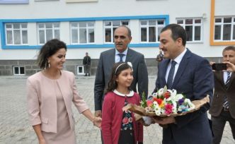 Kars’ta 65 bin öğrenci için zil çaldı