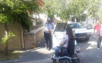Manisa Büyükşehir zabıtası engelli vatandaşların yanında