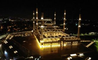 Vatandaşlar Mehmetçik için Çamlıca Camii’ne koştu