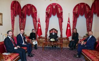 Cumhurbaşkanı Erdoğan, sanatçılar Yener ve Akalın’ı kabul etti