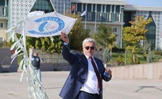 ASÜ’de gökyüzü uçurtmalarla süslendi