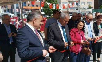 Atık ürünleri toplayıp sergi açtılar