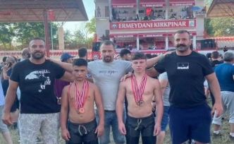 Altınovalı pehlivanlar Kırkpınar’da kürsüde