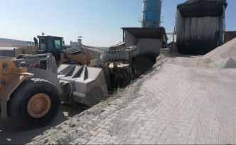 İş Makinası Devrildi: 1 ölü