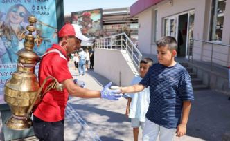Nevşehir Belediyesinden serinleten ikram