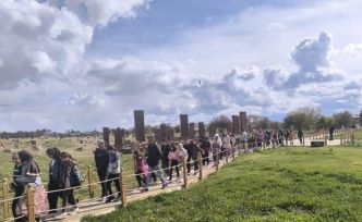 Bulanıklı öğrenciler Ahlat’ı gezdi