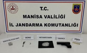 Evinde uyuşturucu maddelerle yakalandı