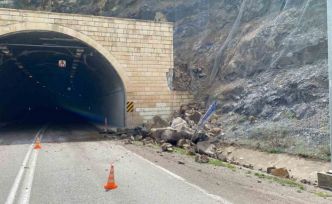 Gümüşhane’de tünel çıkışında heyelan