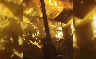 Yangın geceyi gündüze çevirdi