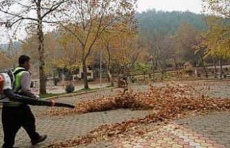 Büyükşehirden parklarda temizlik seferberliği