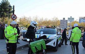 Motosiklet sürücüleri denetime takıldı