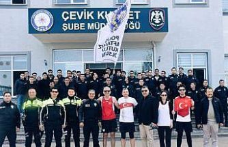Bursalı maratoncular emniyete koştu