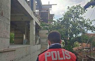 İnşaattan düşen işçi yaralandı