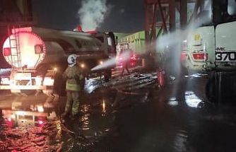 İskenderun’da iş makinesi yangını