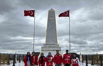 Kızılay gönüllülerinden şehitliğe ziyaret