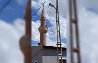 Minareye çıkarak atlamak istedi