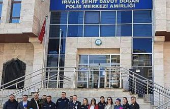Minik öğrencilerden anlamlı ziyaret