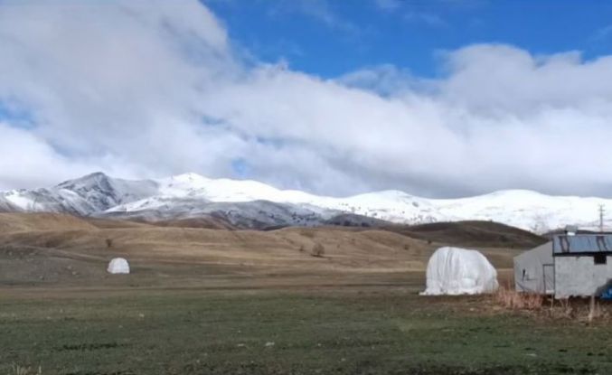 Karlıova’nın yüksek kesimleri beyaza büründü