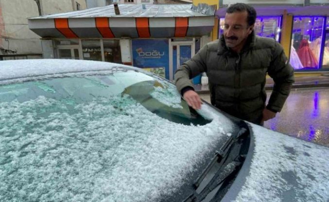 Sarıkamış’a mevsimin ilk karı yağdı