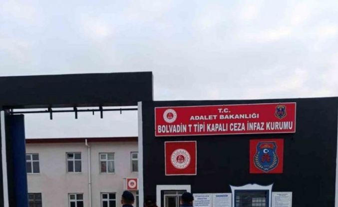 Aranan şahısları jandarma yakaladı