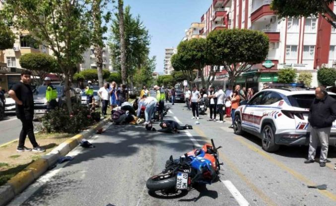Alanya’da motosikletler çarpıştı: 2 yaralı