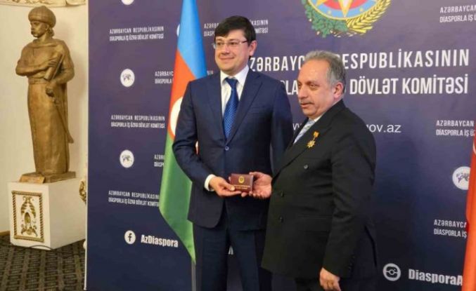Azerbaycan’dan Başkan Yalçın’a hizmet madalyası