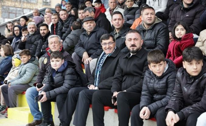 Başkan Kahveci’den genç futbolculara destek