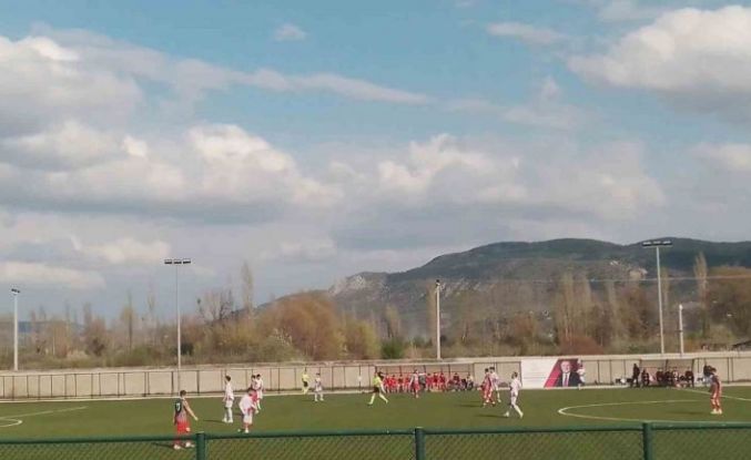 Bilecik’te hakeme kızıp, sahadan çekildiler