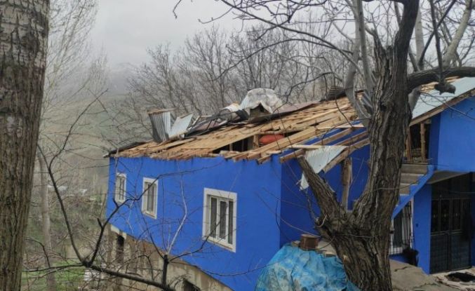 Çatak’ta fırtına hasara neden oldu
