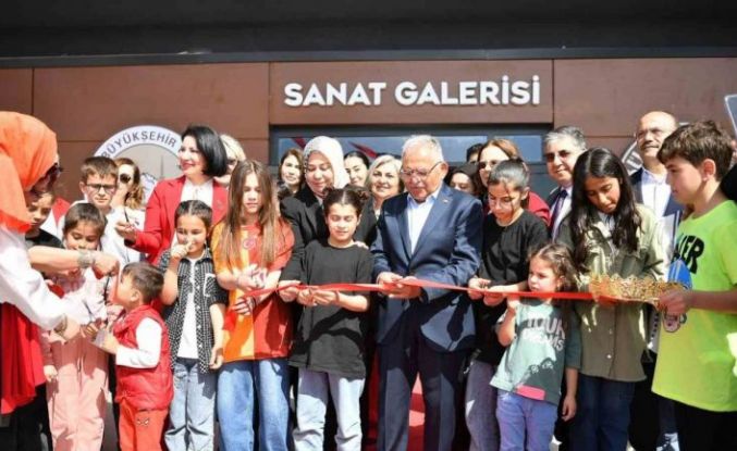 Çocukların sanatla buluştuğu sergi açıldı