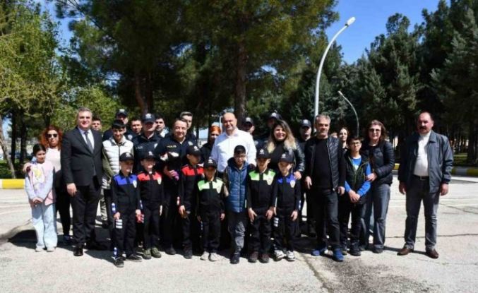 Diyarbakır’da çocuklar polis okulunu gezdi