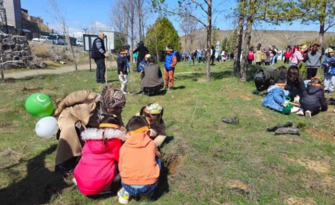 Erzincan’da 524 fidan toprakla buluştu