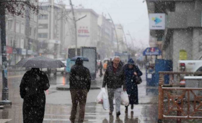 Erzurum’a baharla gelen kar