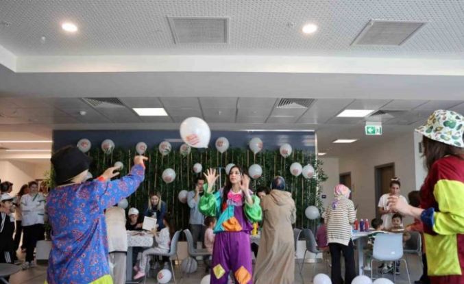 Hastanedeki çocuklara 23 Nisan sürprizi