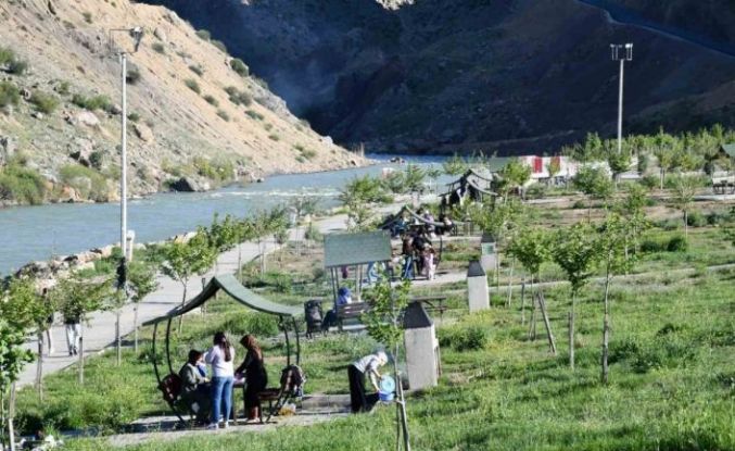 Kozluk’ta mesire alanı açıldı