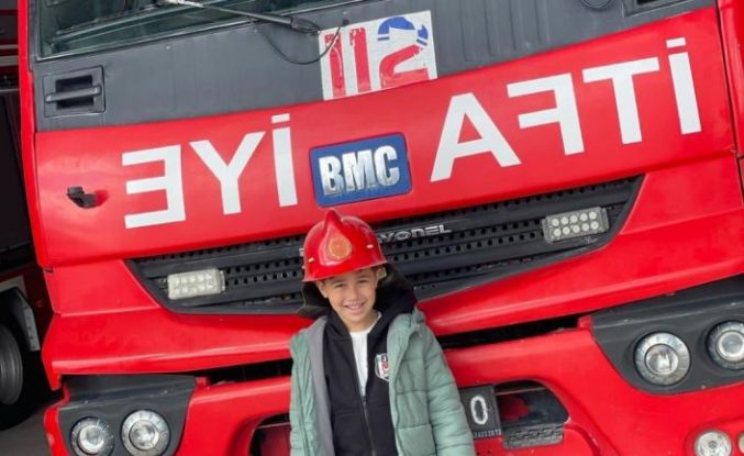 Minik Eray itfiayeciliği yerinde öğrendi